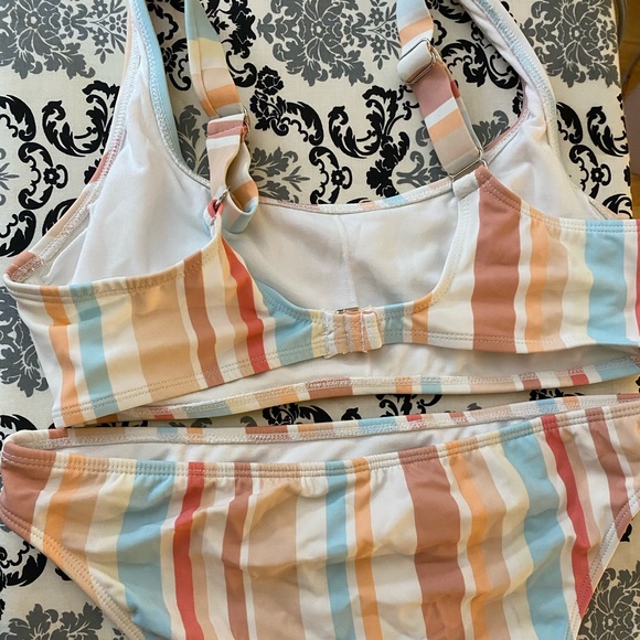 Colorful bikini - Picture 2 of 3